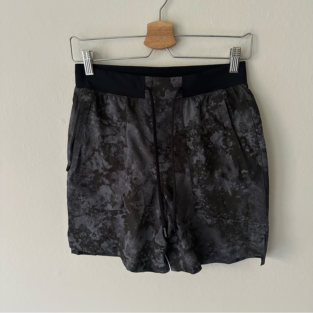 Lululemon License to Train Short 7" *Lined
Tactile Print Anchor Black Small - Picture 4 of 14